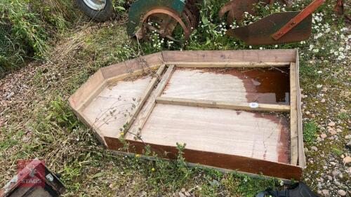 TRAILER ROOF