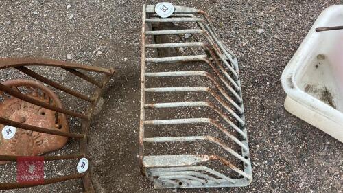 WALL MOUNTED HAY RACK