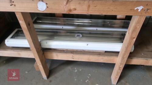 2 X 4' STRIP LIGHTS
