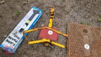 WHEEL CLAMP C/W KEYS - 2