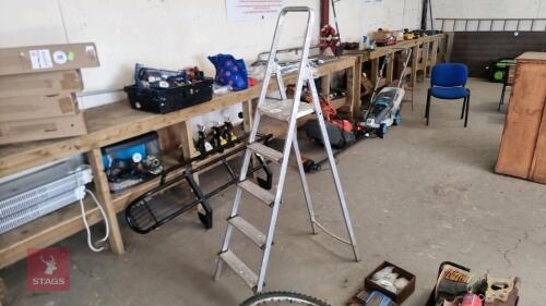 AL STEP LADDER