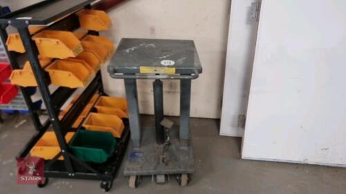 WESCO HYDRAULIC LIFTING PLATFORM