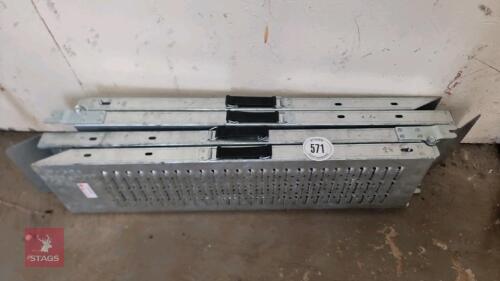 PAIR OF FOLDING CAR RAMPS