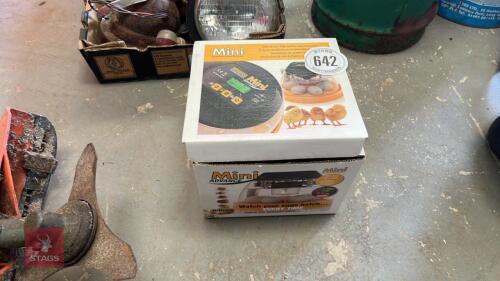 MINI ADVANCE CHICK INCUBATOR