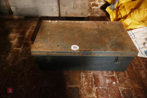 VINTAGE METAL CHEST