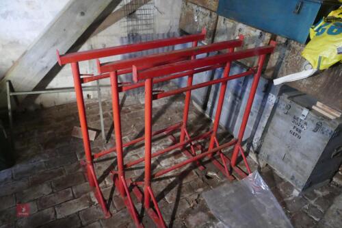 3 TRESSELS + 4 SCAFFOLD BOARDS
