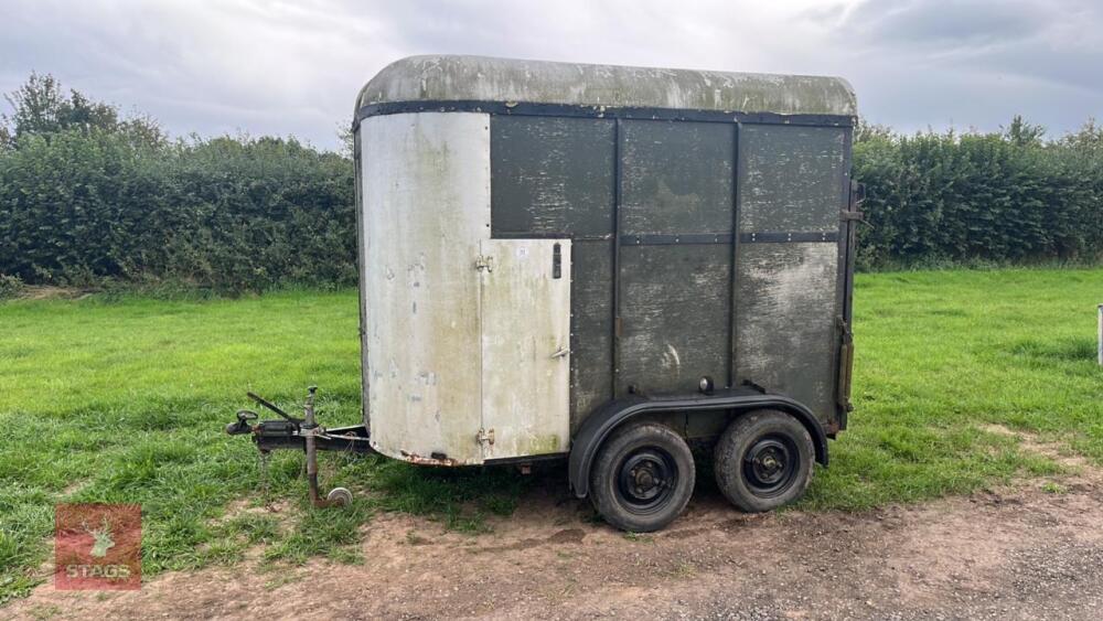 TWIN AXLE EQUINE TRAILER