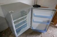 LOGIK UNDER- COUNTER FRIDGE - 2