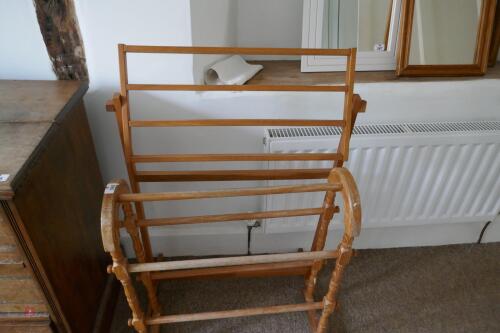 2 TOWEL RACKS