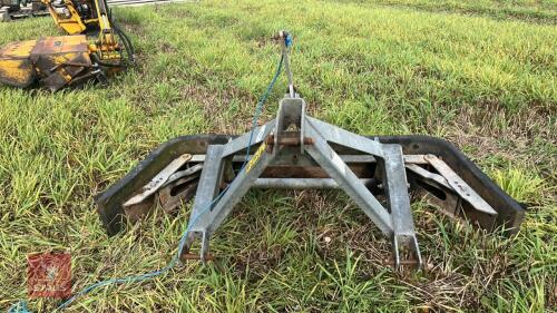 IAE GALVONISED YARD SCRAPER