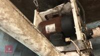 16 STAINLESS STEEL ATL PARLOUR FEEDERS - 3