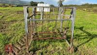 GALVANISED ROUND BALE CRADLE FEEDER - 3