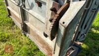BATEMAN GALVANISED CATTLE CRUSH - 9