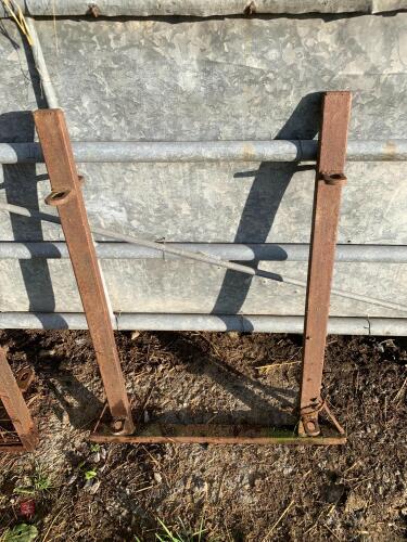 SUPPORT FRAME FOR SHEEP RACE