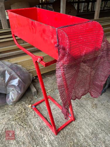 LOADING TRAY FOR PACKING LOGS