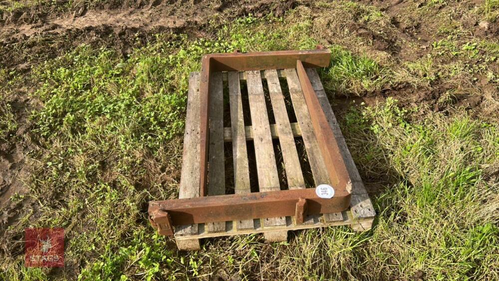 PAIR OF PALLET FORKS