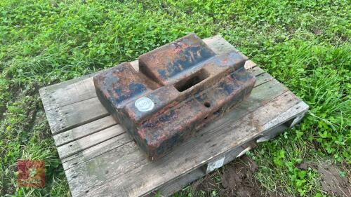 CASE FRONT WEIGHT BLOCK HOLDER