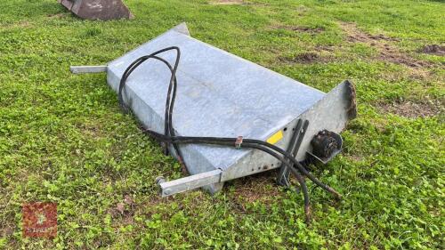 SUTON HYDRAULIC YARD BRUSH