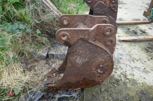 GEITH 11'' DIGGING BUCKET WITH TEETH