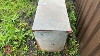 JOURDAIN HOOK OVER ADLIB FEEDERS - 3