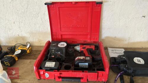 MILKWAUKEE DRILL, 2 BATTERIES & CHARGER