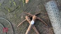 2 PICKAXES - 2