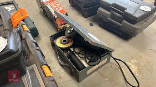 BOSH ANGLE GRINDER AND DISCS