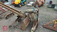 3 PIONT LINKAGE REAR LOADER - 7