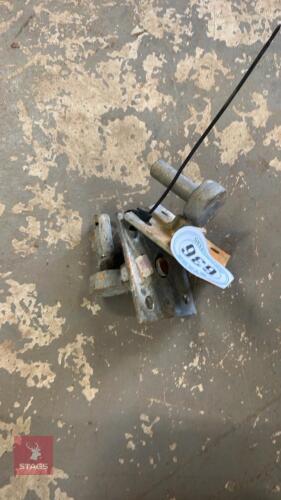 PAIR OF BOLT ON GATE HANGERS
