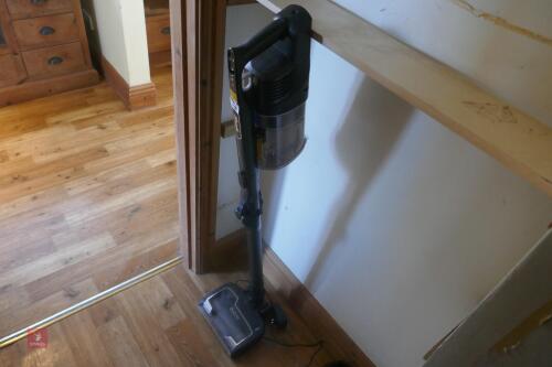 SHARK DUO CLEAN HOOVER (138)