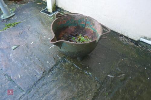 CAST PLANTER