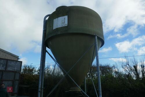 FIBREGLASS 7T FEED BIN (62)