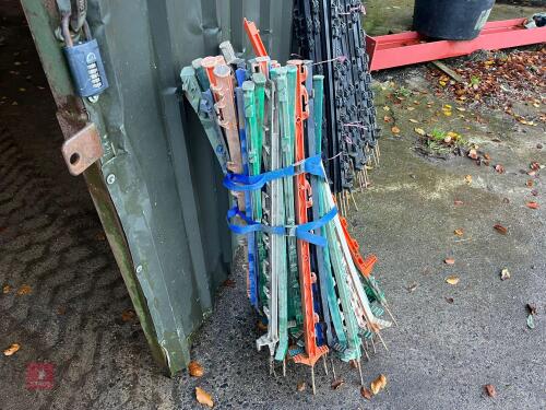 60 MIXED ELECTRIC FENCING STAKES