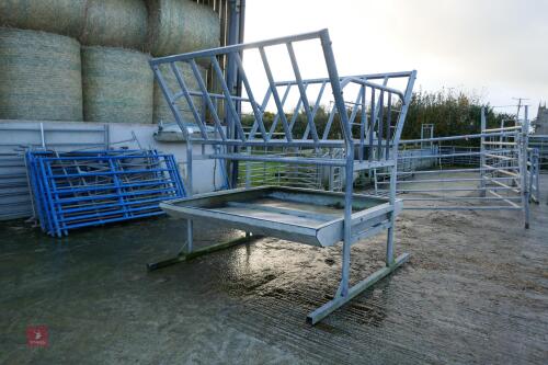 GALVANISED CATTLE SQUARE BALE FEEDER