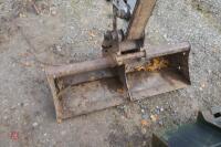 2002 TAKEUCHUI TB125 DIGGER - 10