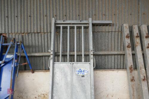 IAE 840MM GALVANISED SLIDING RACE GATE