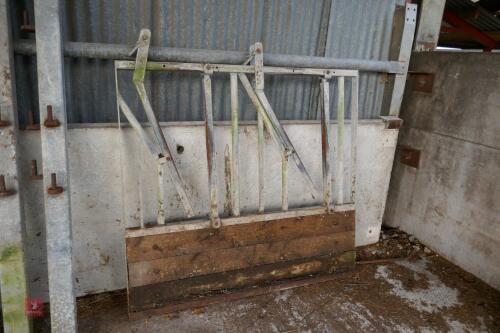 4' 10'' CATTLE HEAD YOKE BARRIER