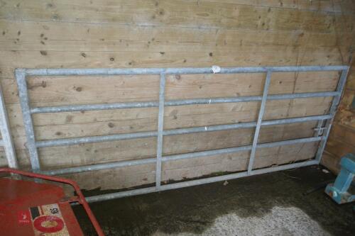 9'6'' GALVANISED YARD GATE (2)