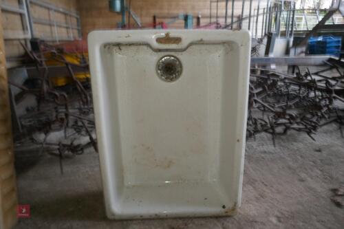 BELFAST SINK/ PLANTER (5)