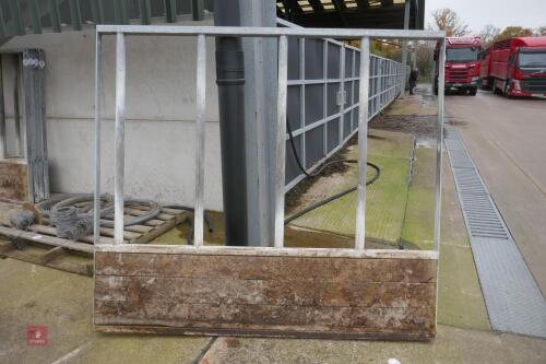 6'4'' CATTLE FEED BARRIER (102)