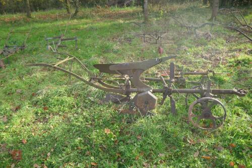 VINTAGE HUXTABLE REVERSABLE PLOUGH (2)