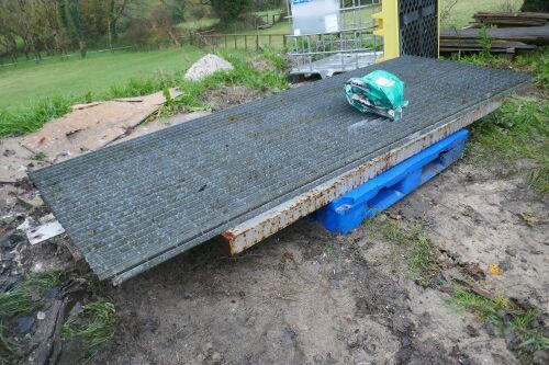 STEEL FRAME + FLOORING