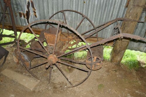 VICTORIAN POTATO PLANTER