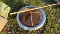 FIRE PIT AND GUARD