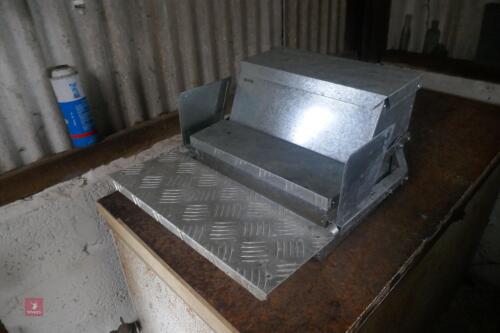 AUTOMATIC GALV AD LIB POULTRY FEEDER