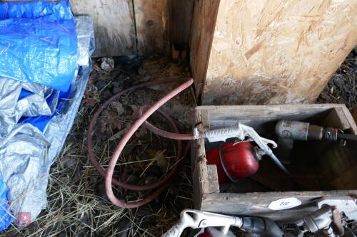 5 AIR TOOLS AND WOODEN BOX (18)