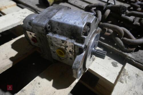 UNUSED HYDRAULIC MOTOR (16)
