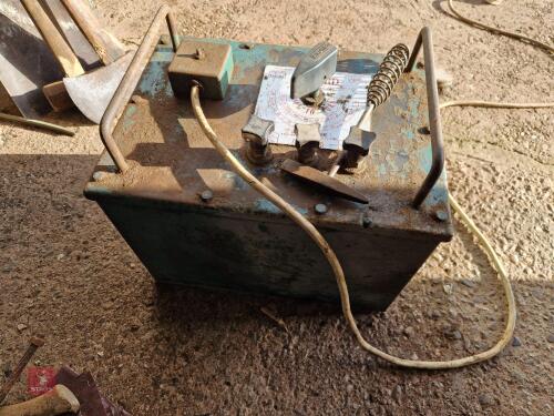 OXFORD 140 AMP OIL COOLED ARK WELDER