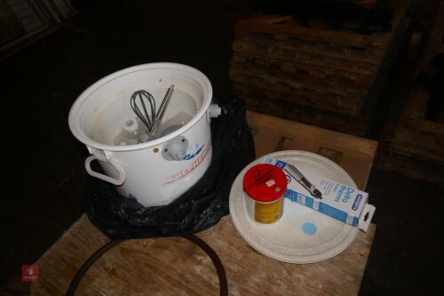 LAMB SHEPHERDESS FEEDER