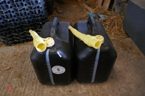 2 20 LITRE PLASTIC FUEL CANS (9)